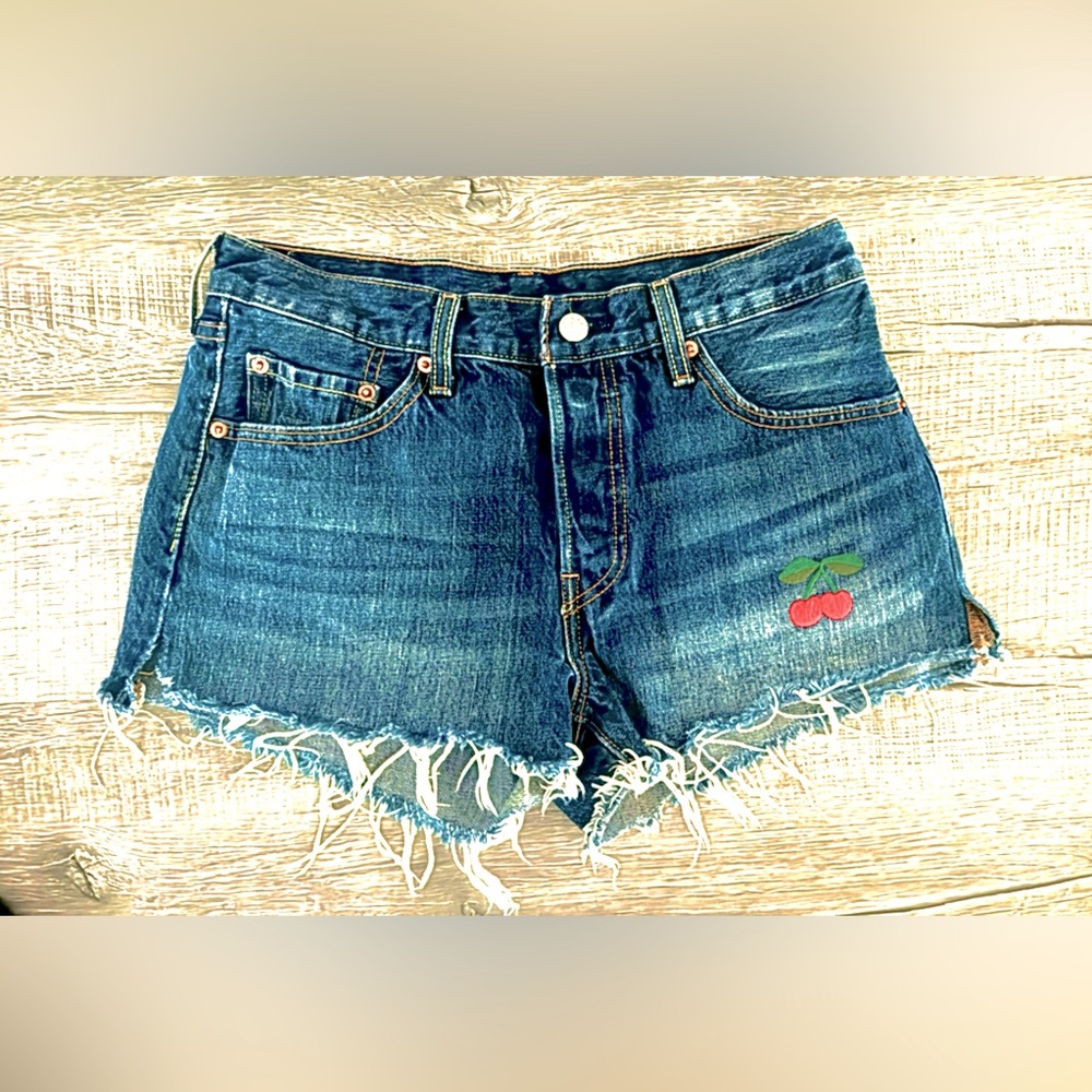 Perfect condition size 28 501 Levi jeans shorts. Distressed. Send your offers 😃